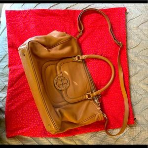 Tory Burch leather camel leather crossbody medium size bag. Three compartments.